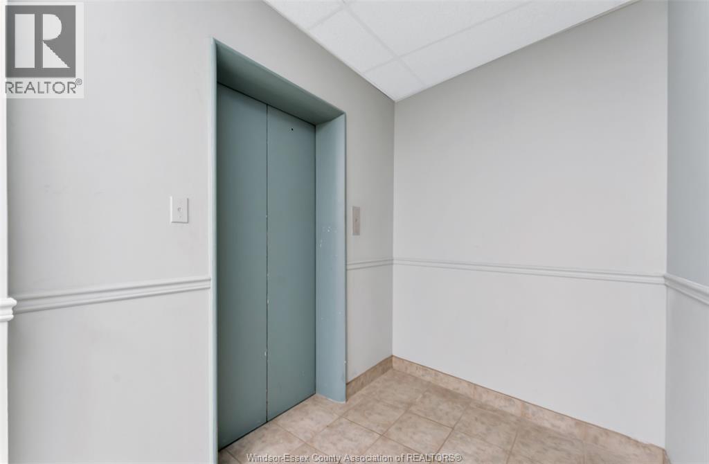 301 Ouellette, Windsor, Ontario  N9A 4J4 - Photo 3 - 26021218