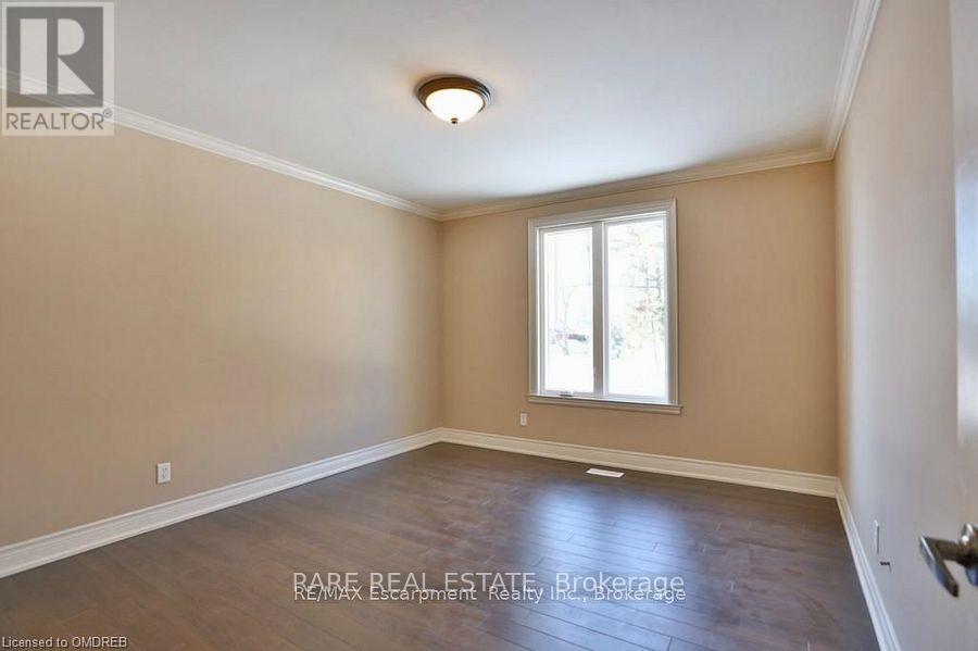 973 Falcon Boulevard N, Burlington, Ontario  L7T 3B8 - Photo 2 - W13733906