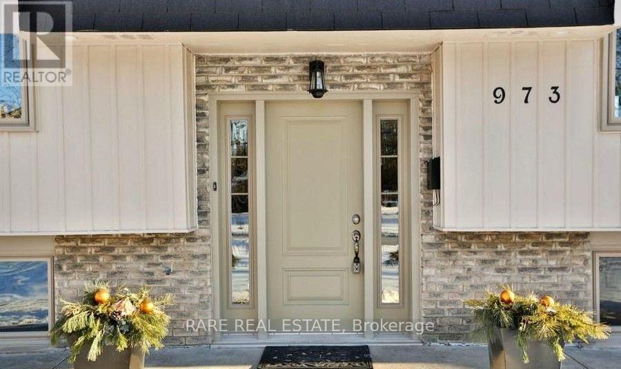 973 Falcon Boulevard N, Burlington, Ontario  L7T 3B8 - Photo 3 - W13733906
