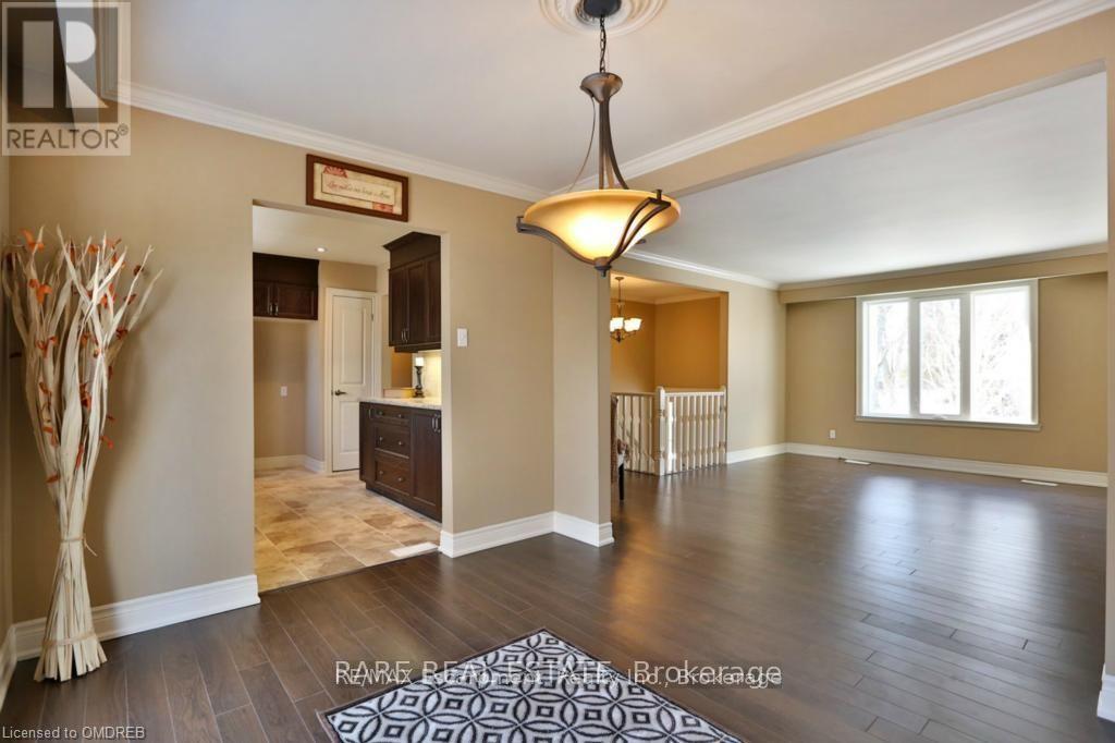 973 Falcon Boulevard N, Burlington, Ontario  L7T 3B8 - Photo 4 - W13733906