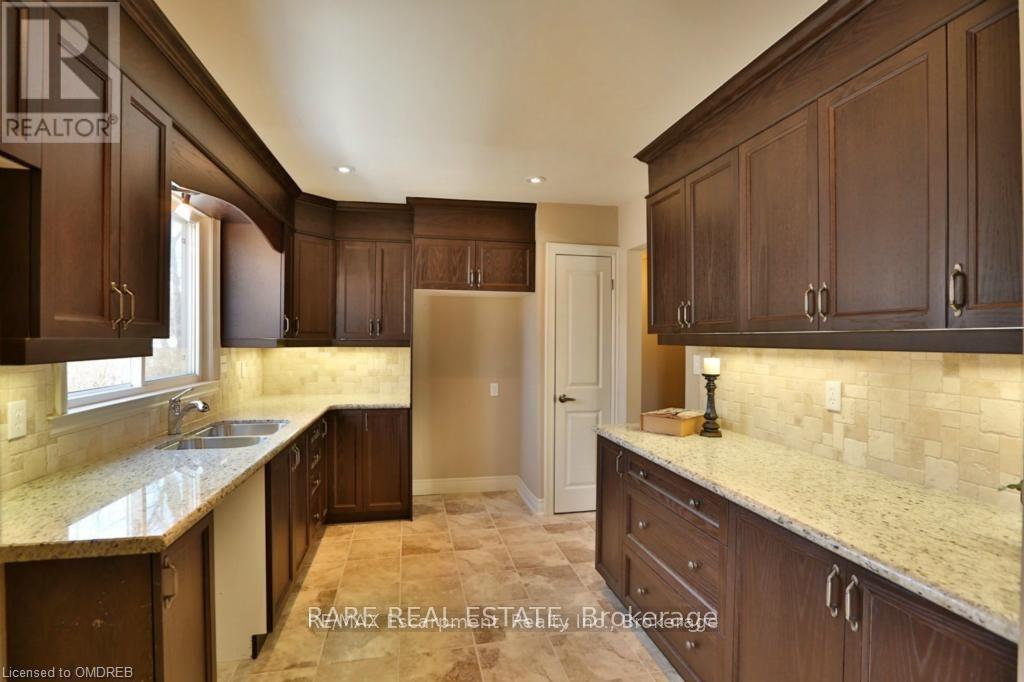 973 Falcon Boulevard N, Burlington, Ontario  L7T 3B8 - Photo 5 - W13733906