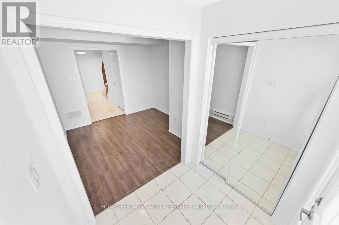 552 Buckeye Court, Milton, Ontario  L9E 1M2 - Photo 2 - W13733936