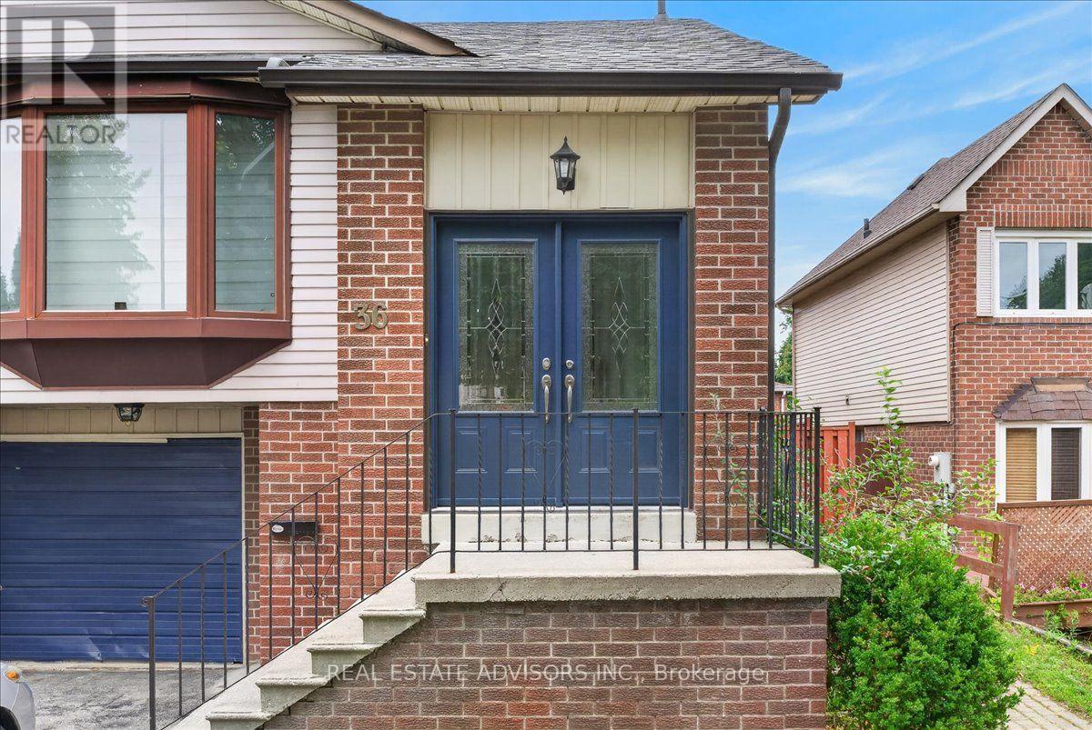 36 Mount Pleasant Drive, Brampton, Ontario  L6Z 1K2 - Photo 2 - W13733944