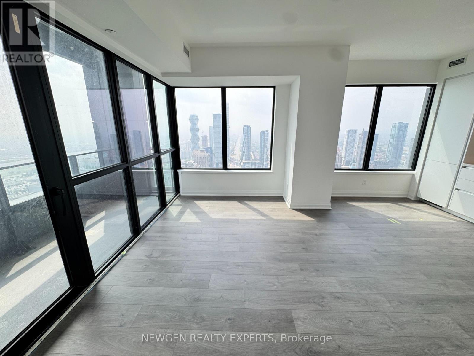 5004 - 4015 The Exchange, Mississauga, Ontario  L5N 0N9 - Photo 3 - W13733952