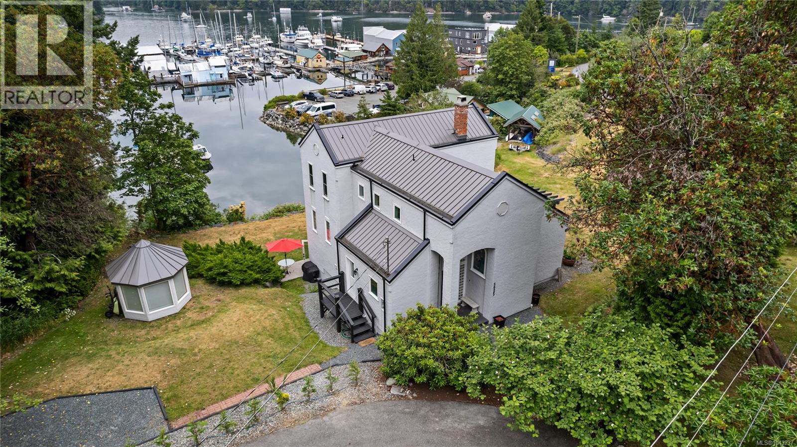 5025 Genoa Bay Rd, Duncan, British Columbia