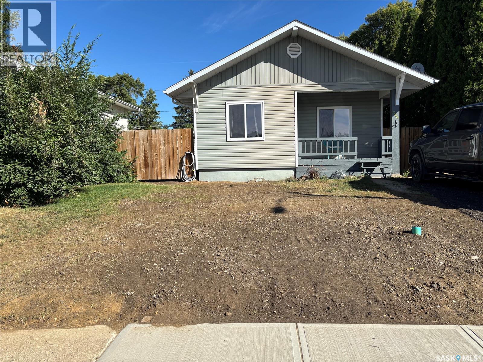 944 Brown Street, Moose Jaw, Saskatchewan  S6H 2Z2 - Photo 1 - SK047235