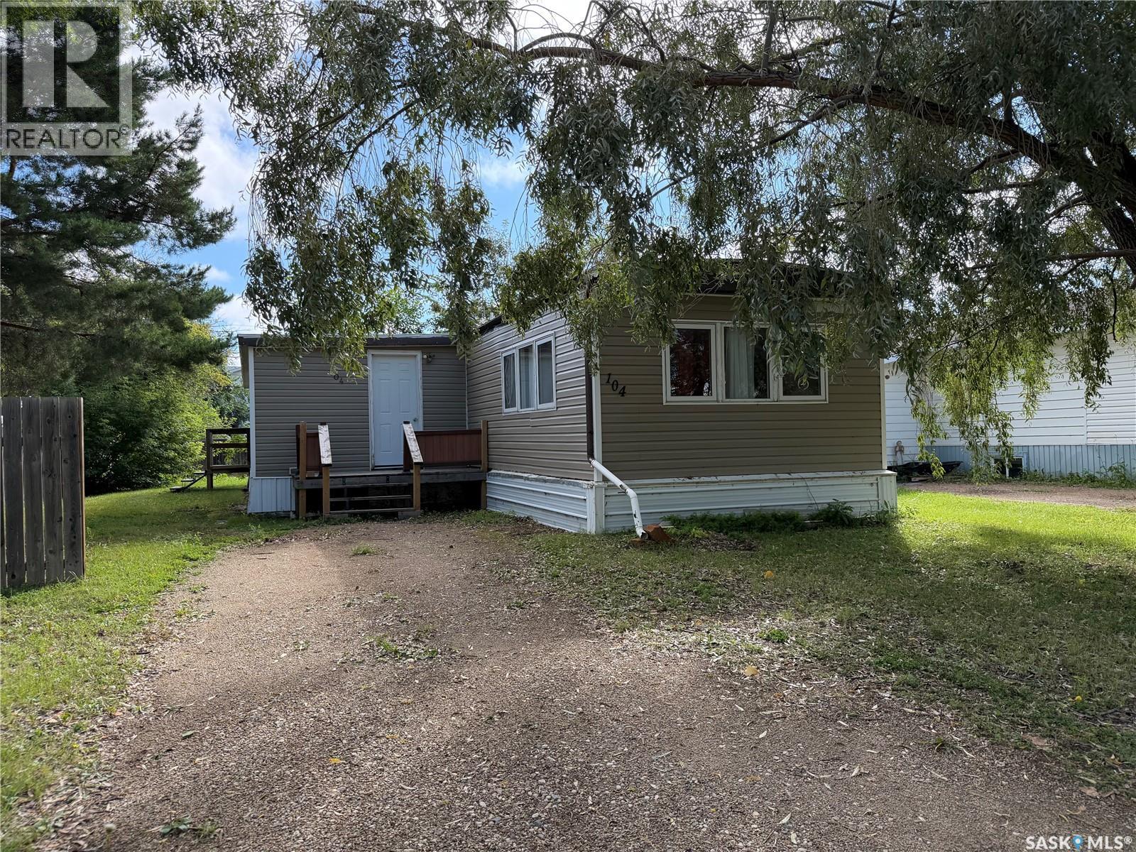 104 4th Avenue, Melfort, Saskatchewan  S0E 1A0 - Photo 2 - SK047182