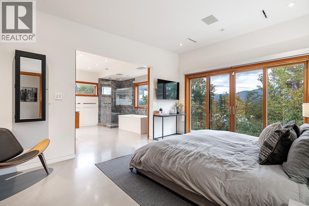 7317 Barnet Road, Burnaby, British Columbia  V5A 1E5 - Photo 13 - R3155927