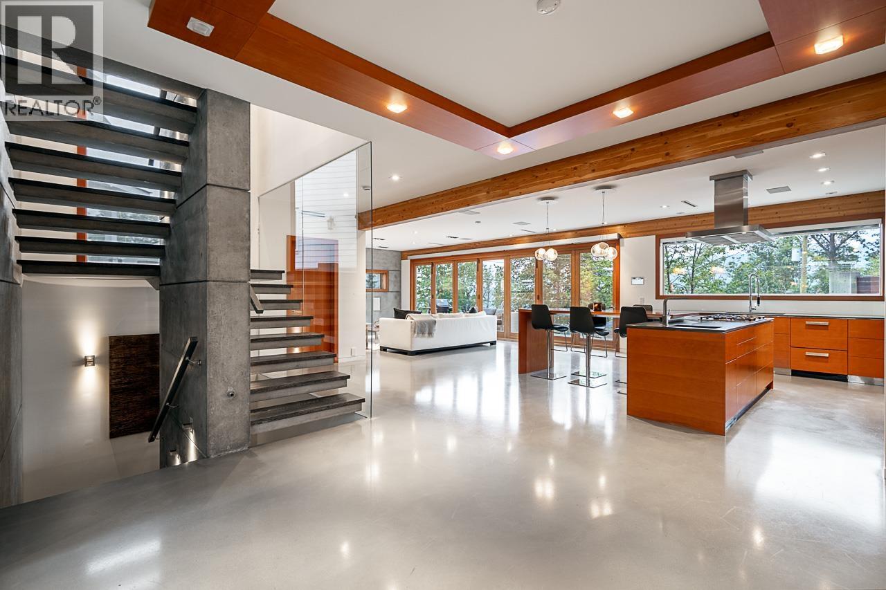 7317 Barnet Road, Burnaby, British Columbia  V5A 1E5 - Photo 2 - R3155927
