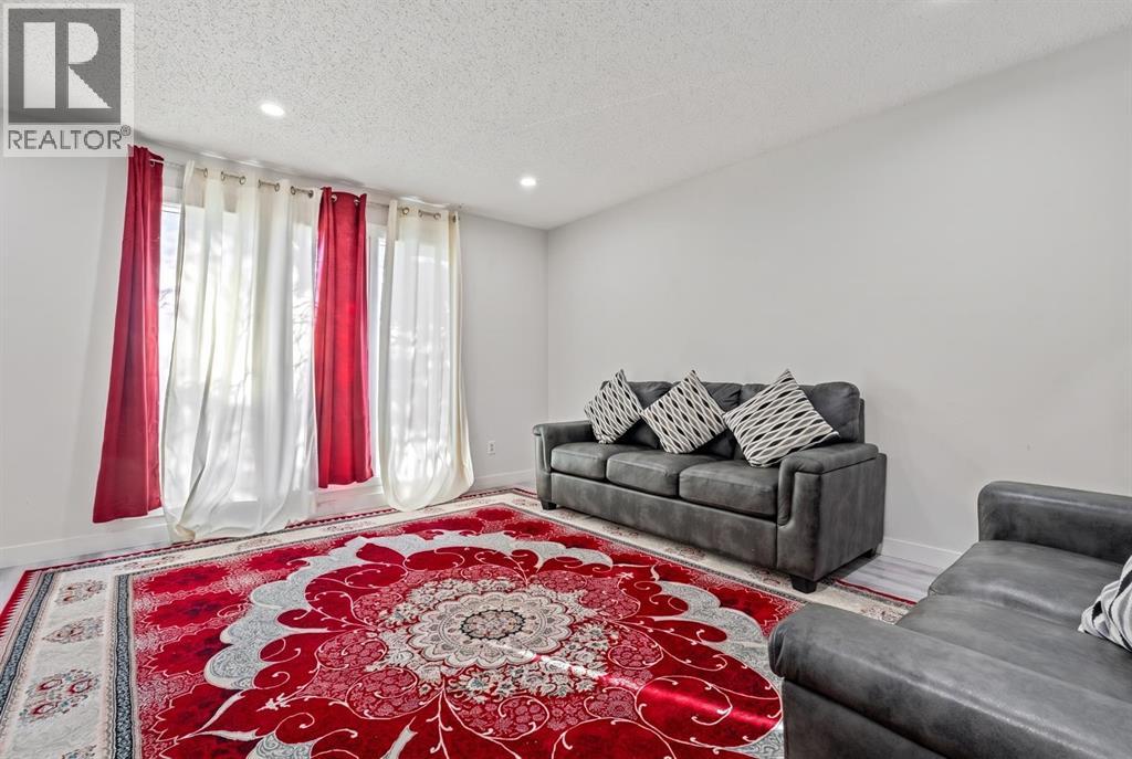 259 Manora Crescent Ne, Calgary, Alberta  T2A 4S4 - Photo 8 - A2341205