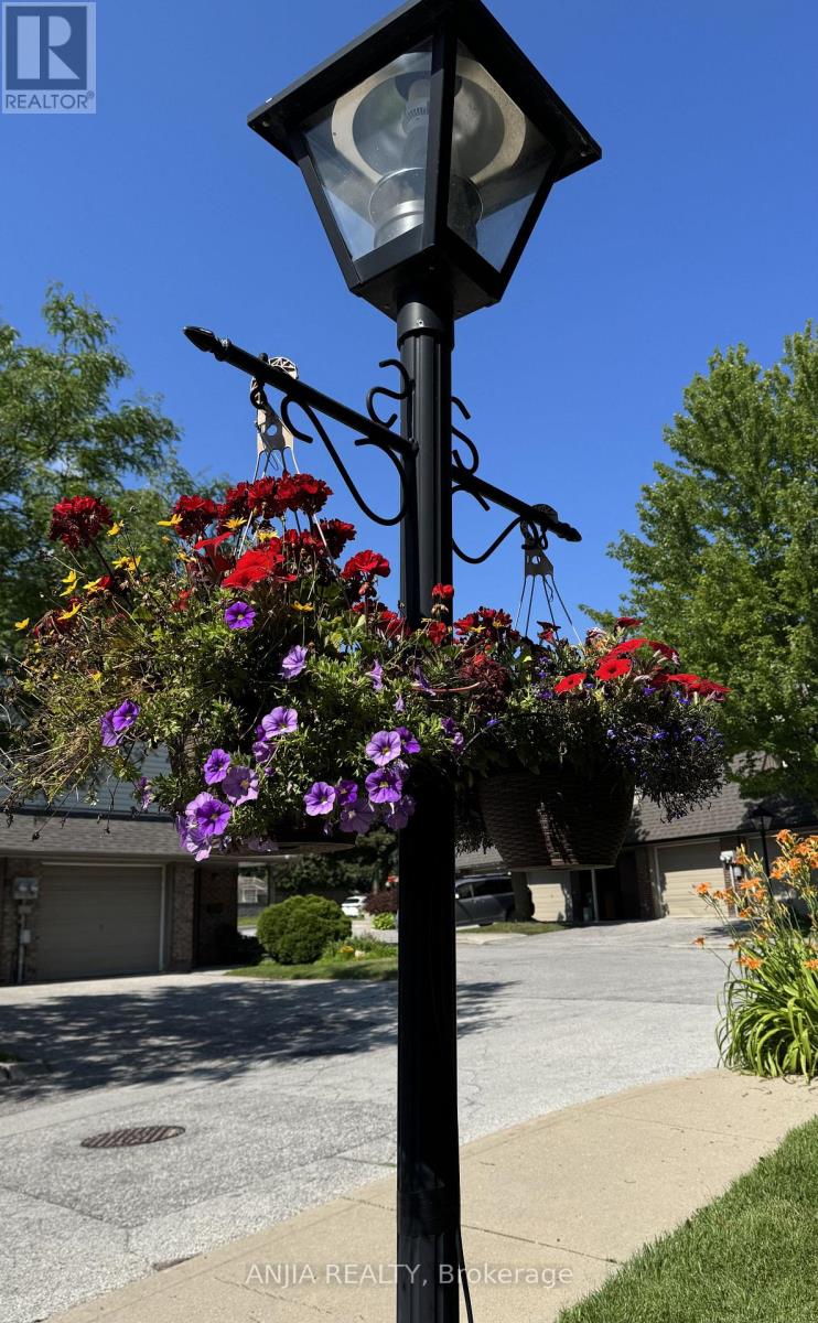 7 Purple Sageway, Toronto, Ontario  M2H 2Z6 - Photo 3 - C13730966
