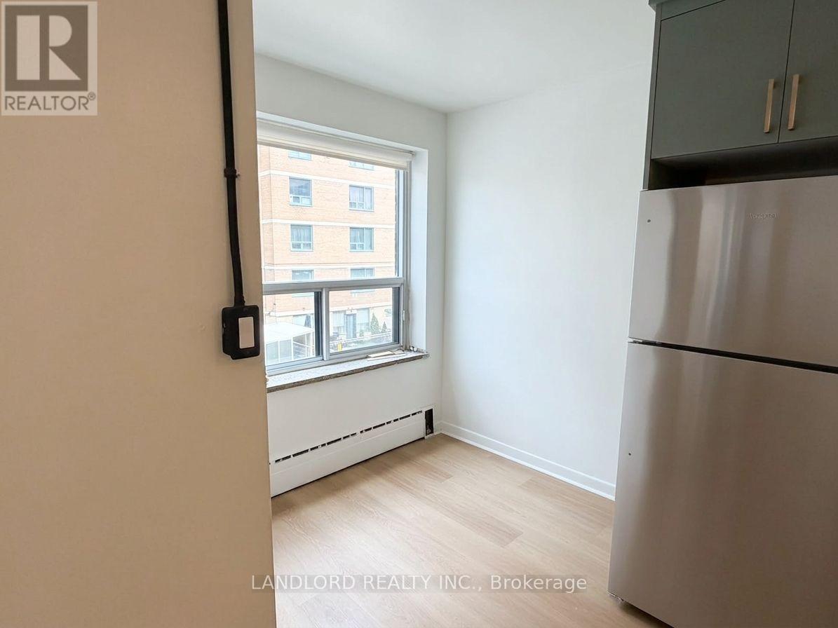 204 - 420 Eglinton Avenue E, Toronto, Ontario  M4P 1L8 - Photo 4 - C13733972