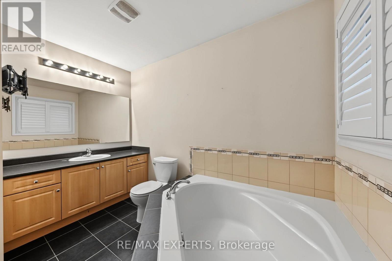 39 Naylor Drive, Bradford West Gwillimbury (Bradford), Ontario  L3Z 0K1 - Photo 31 - N13733958