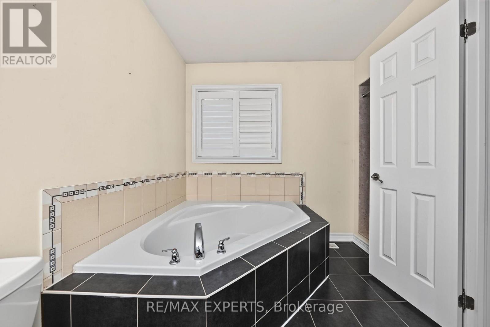39 Naylor Drive, Bradford West Gwillimbury (Bradford), Ontario  L3Z 0K1 - Photo 32 - N13733958