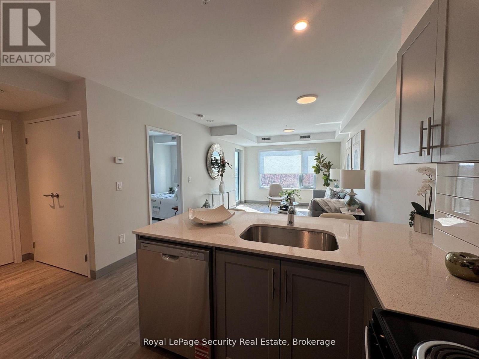 306 - 1015 Innisfil Beach Road, Innisfil, Ontario  L9S 1T3 - Photo 4 - N13734020