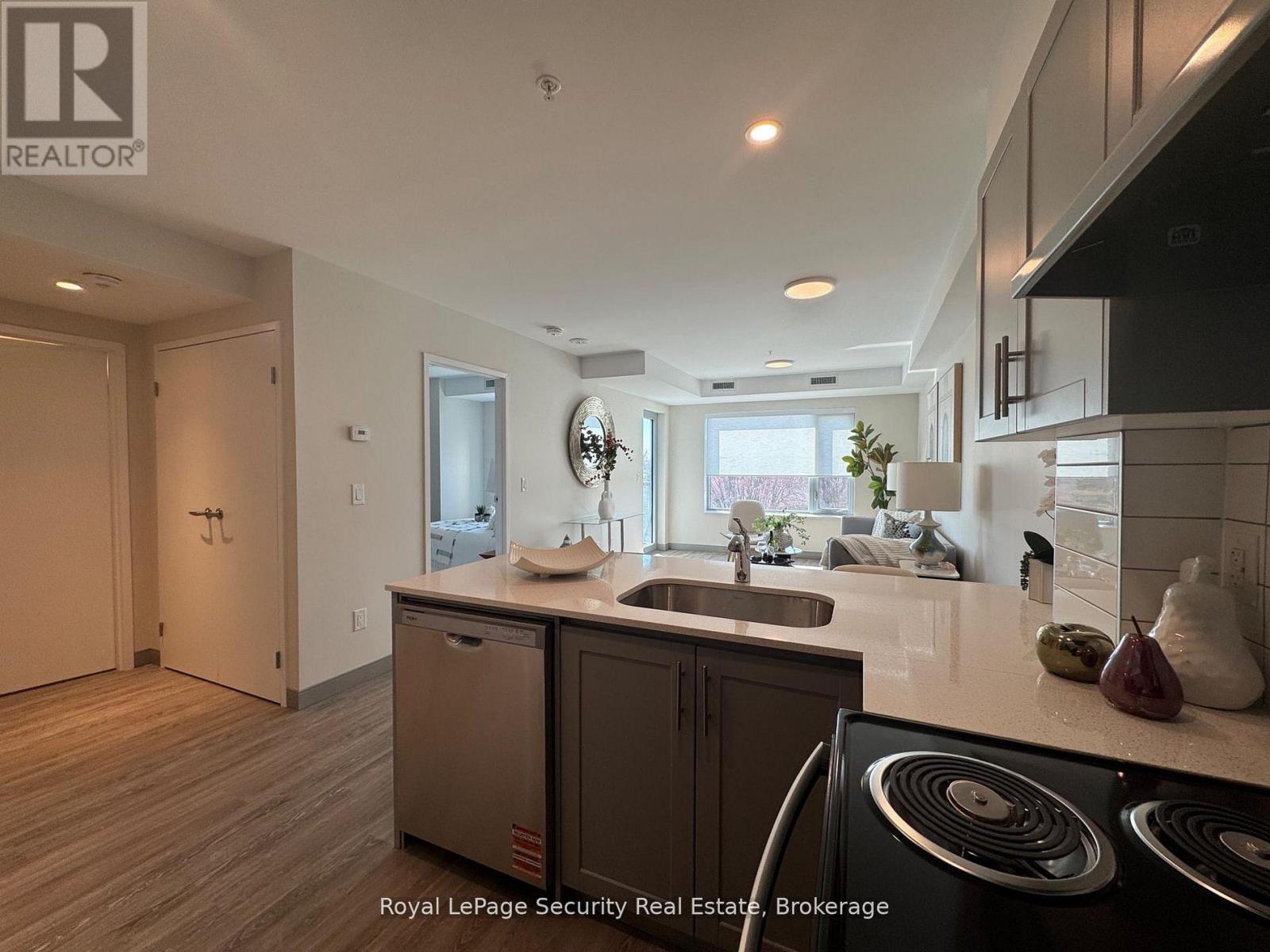 307 - 1015 Innisfil Beach Road, Innisfil, Ontario  L9S 1T3 - Photo 2 - N13734026