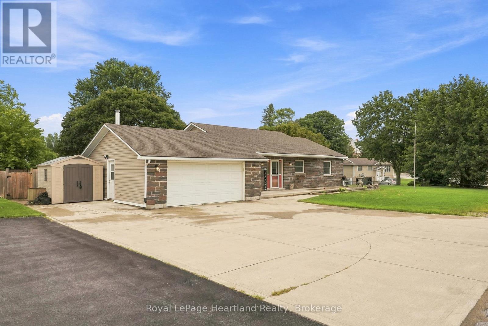 1041 MAIN STREET, Howick, Ontario