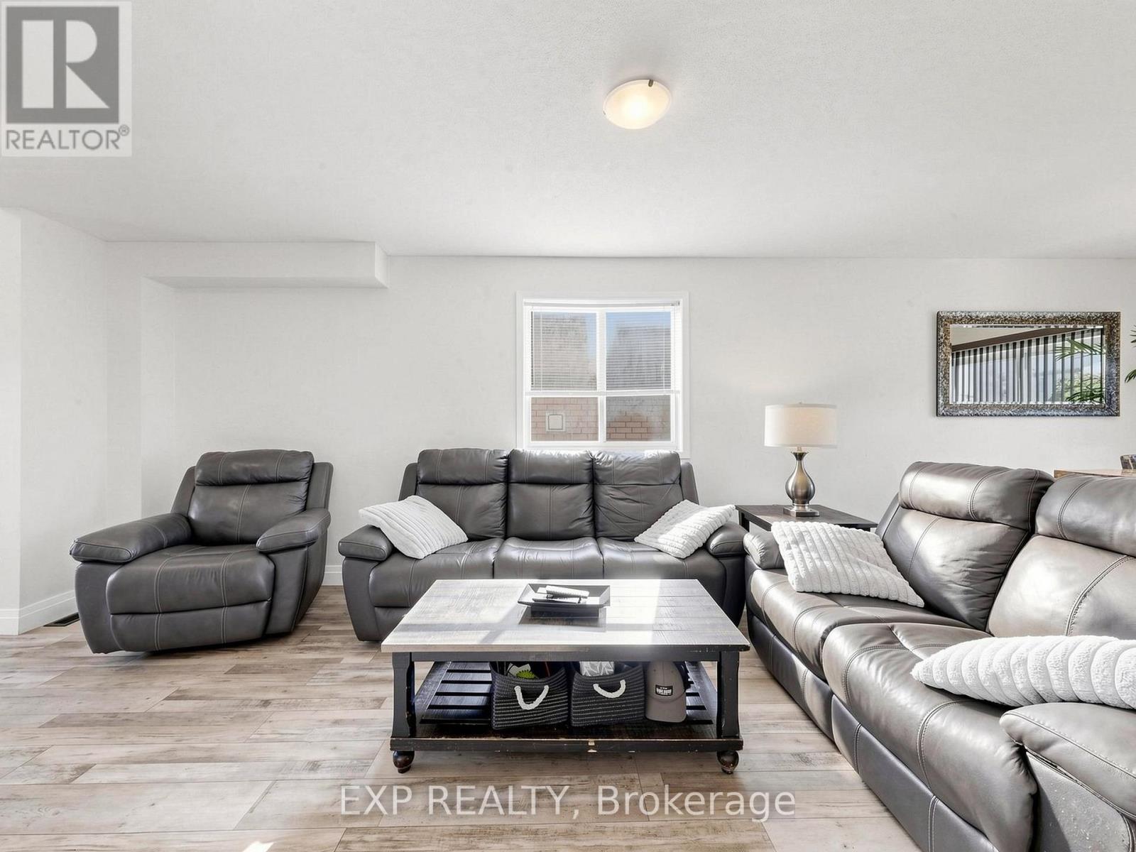 6 Booth Lane, Barrie (Painswick South), Ontario  L4N 0S4 - Photo 4 - S13734050