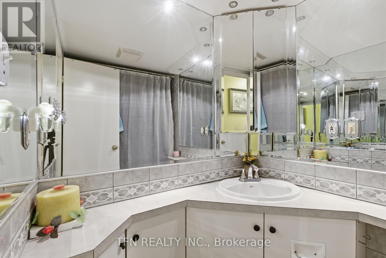 1204 - 2345 Confederation Parkway, Mississauga, Ontario  L5B 2H3 - Photo 12 - W13237288