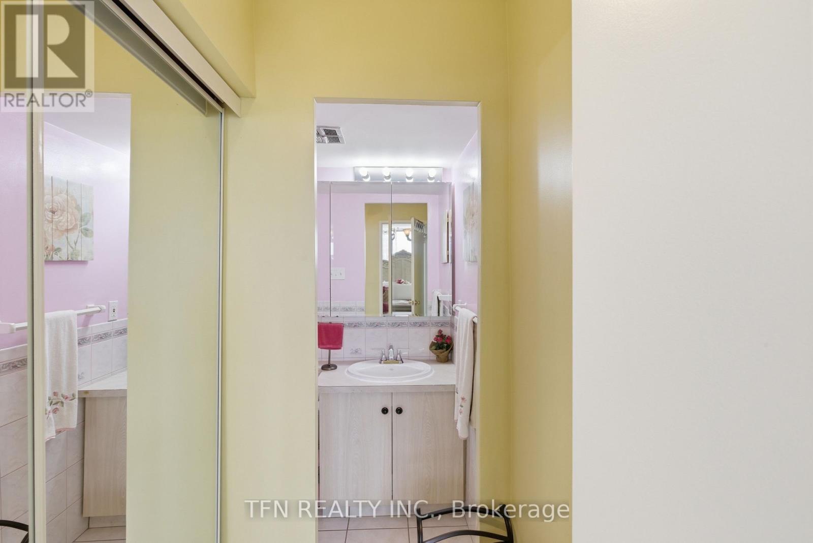 1204 - 2345 Confederation Parkway, Mississauga, Ontario  L5B 2H3 - Photo 17 - W13237288