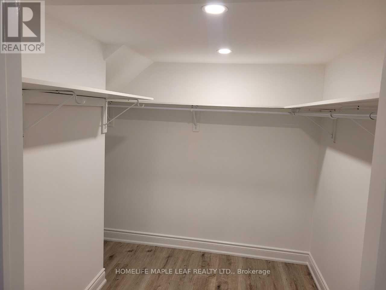 19 Freshspring Drive, Brampton, Ontario  L6R 3H6 - Photo 7 - W13667666
