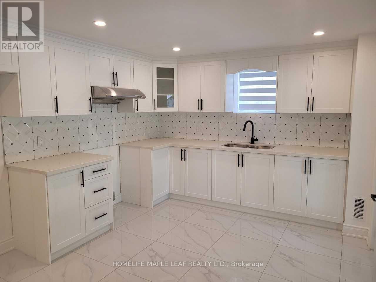 19 Freshspring Drive, Brampton, Ontario  L6R 3H6 - Photo 3 - W13667666