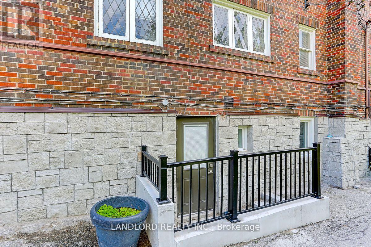 23 - 2520 Bloor Street W, Toronto, Ontario  M6S 1R8 - Photo 20 - W13734032