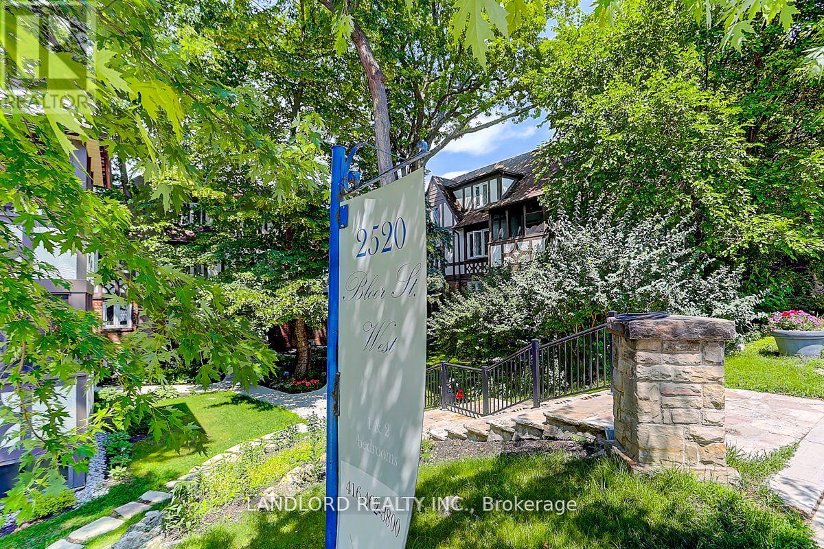 23 - 2520 Bloor Street W, Toronto, Ontario  M6S 1R8 - Photo 24 - W13734032