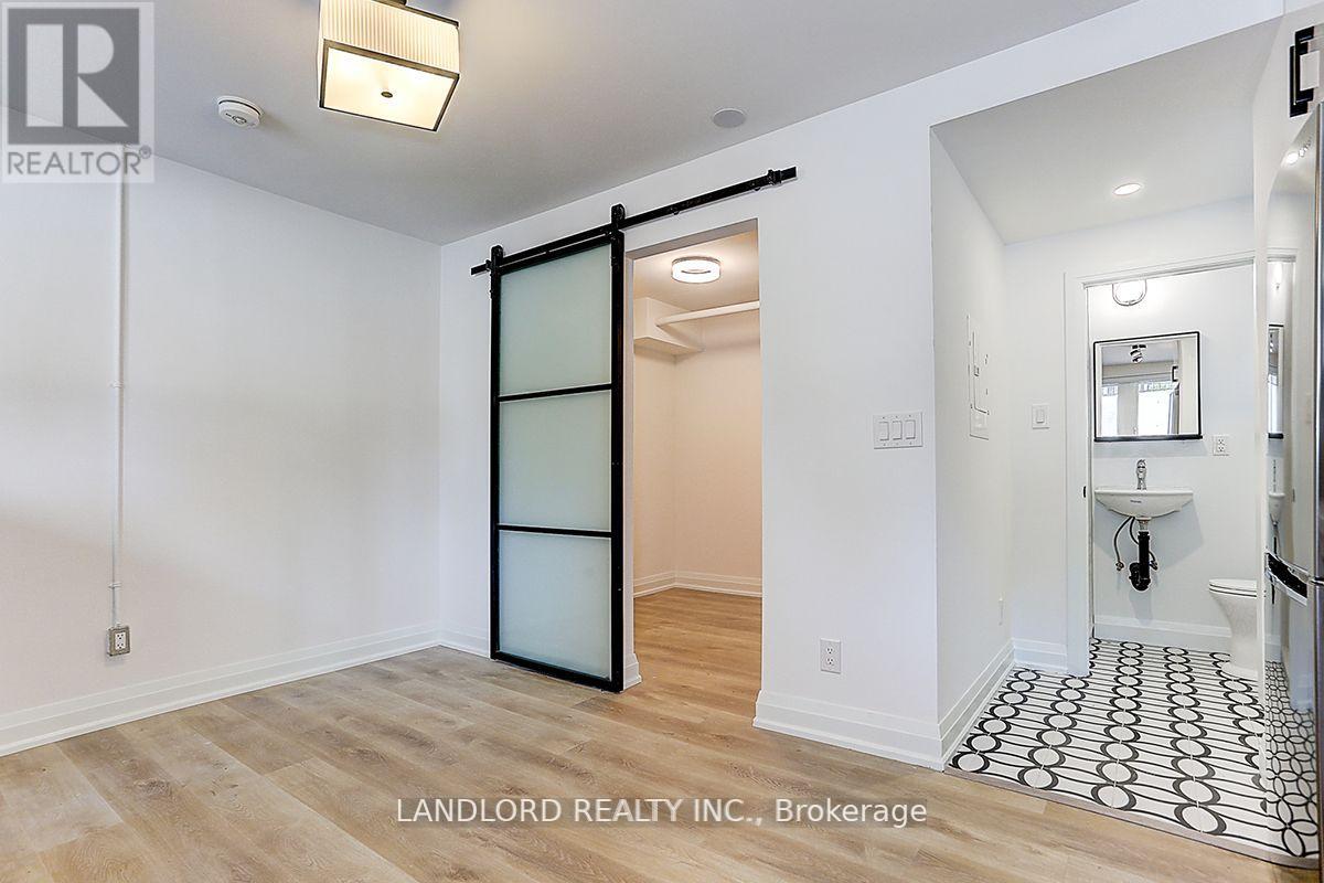 23 - 2520 Bloor Street W, Toronto, Ontario  M6S 1R8 - Photo 5 - W13734032