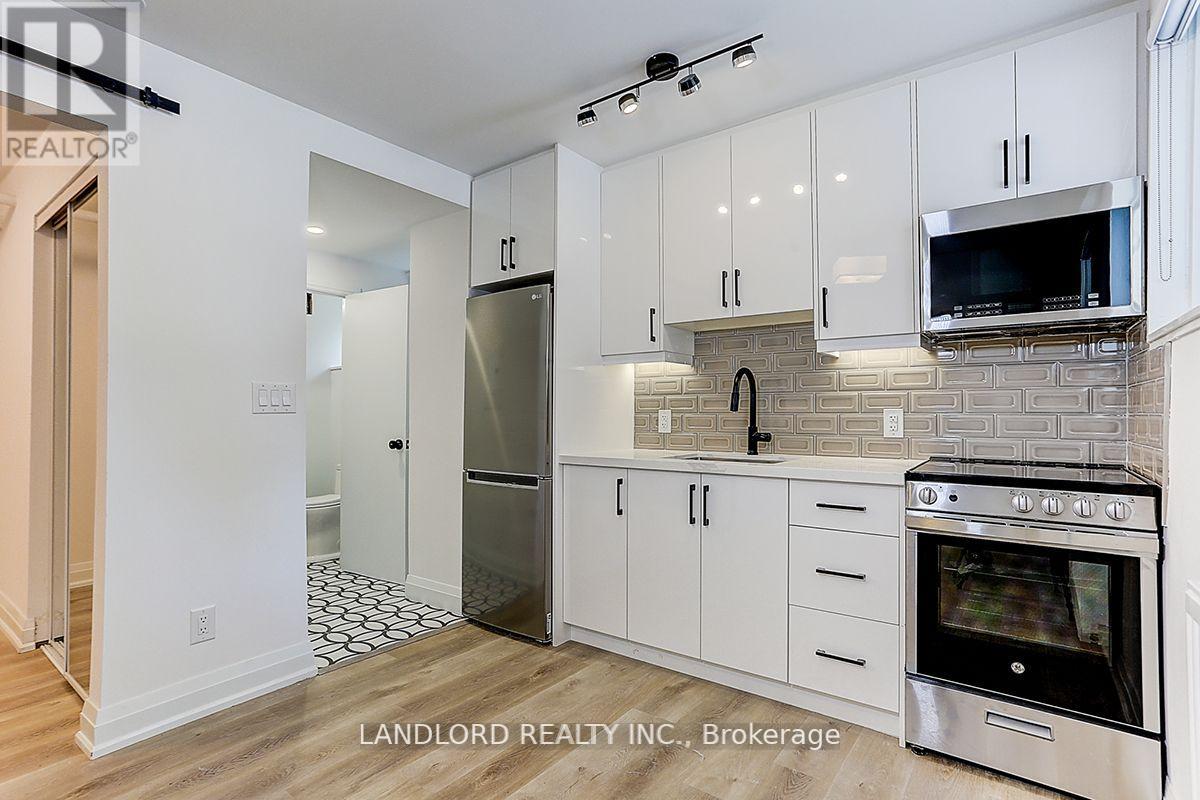 23 - 2520 BLOOR STREET W