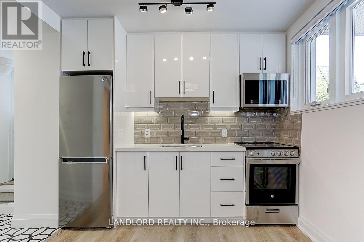 23 - 2520 Bloor Street W, Toronto, Ontario  M6S 1R8 - Photo 8 - W13734032