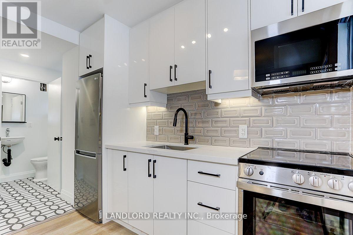 23 - 2520 Bloor Street W, Toronto, Ontario  M6S 1R8 - Photo 9 - W13734032