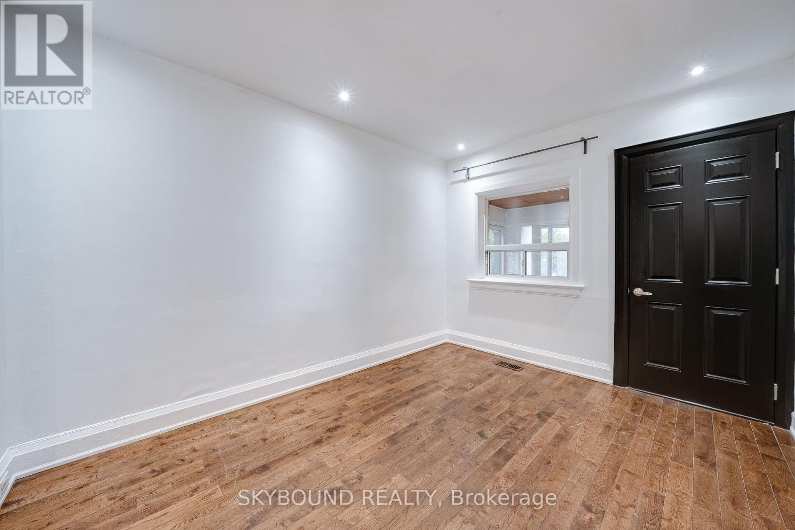 43 Craydon Avenue, Toronto, Ontario  M6M 2C8 - Photo 13 - W13734126