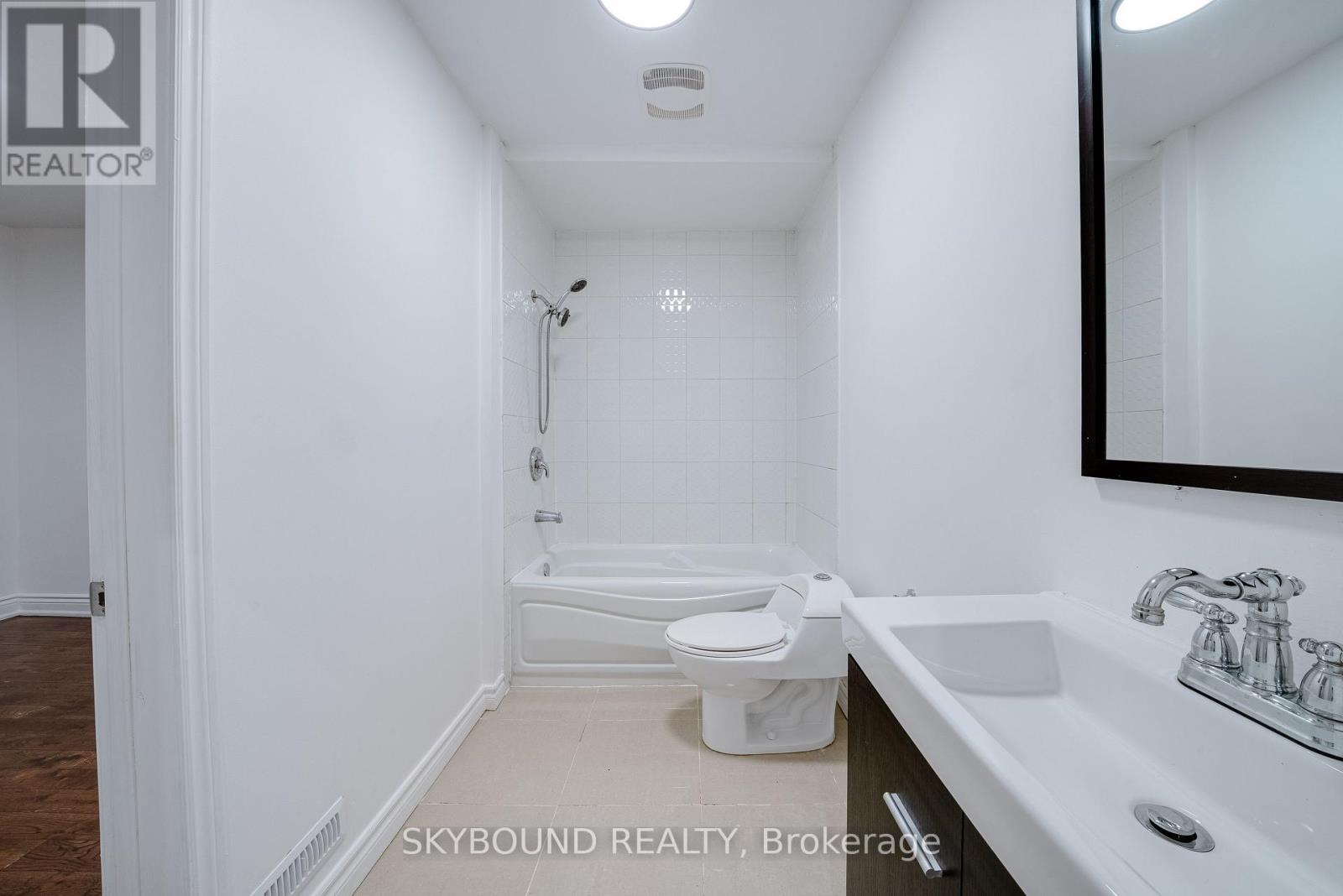 43 Craydon Avenue, Toronto, Ontario  M6M 2C8 - Photo 15 - W13734126
