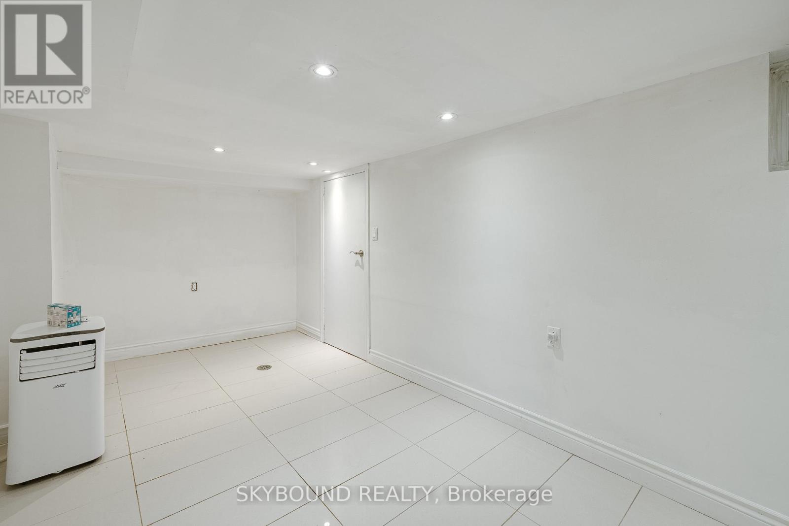 43 Craydon Avenue, Toronto, Ontario  M6M 2C8 - Photo 36 - W13734126