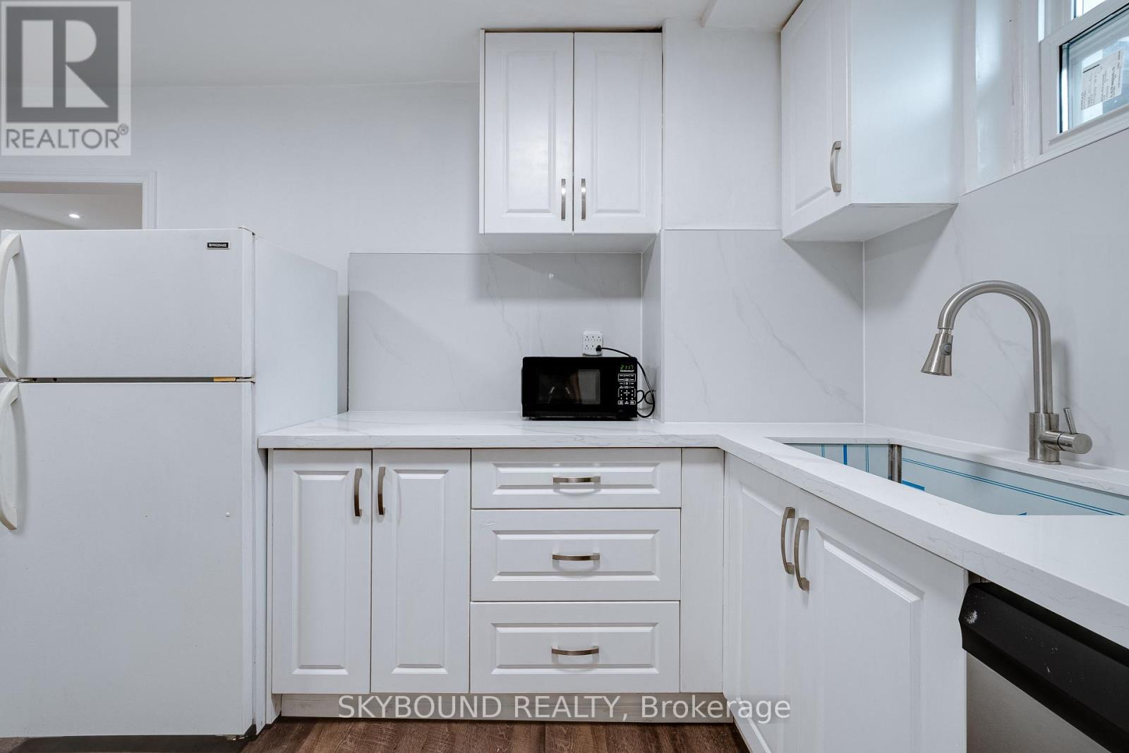 43 Craydon Avenue, Toronto, Ontario  M6M 2C8 - Photo 7 - W13734126