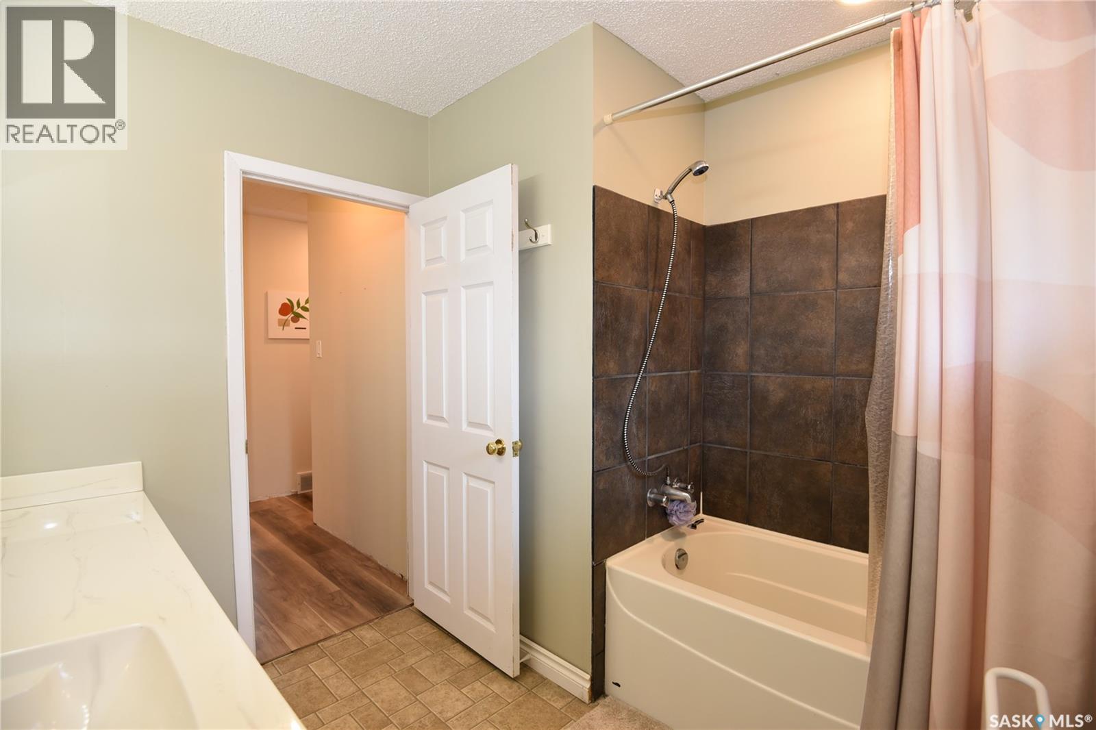 614 10th Avenue W, Nipawin, Saskatchewan  S0E 1E0 - Photo 20 - SK047224