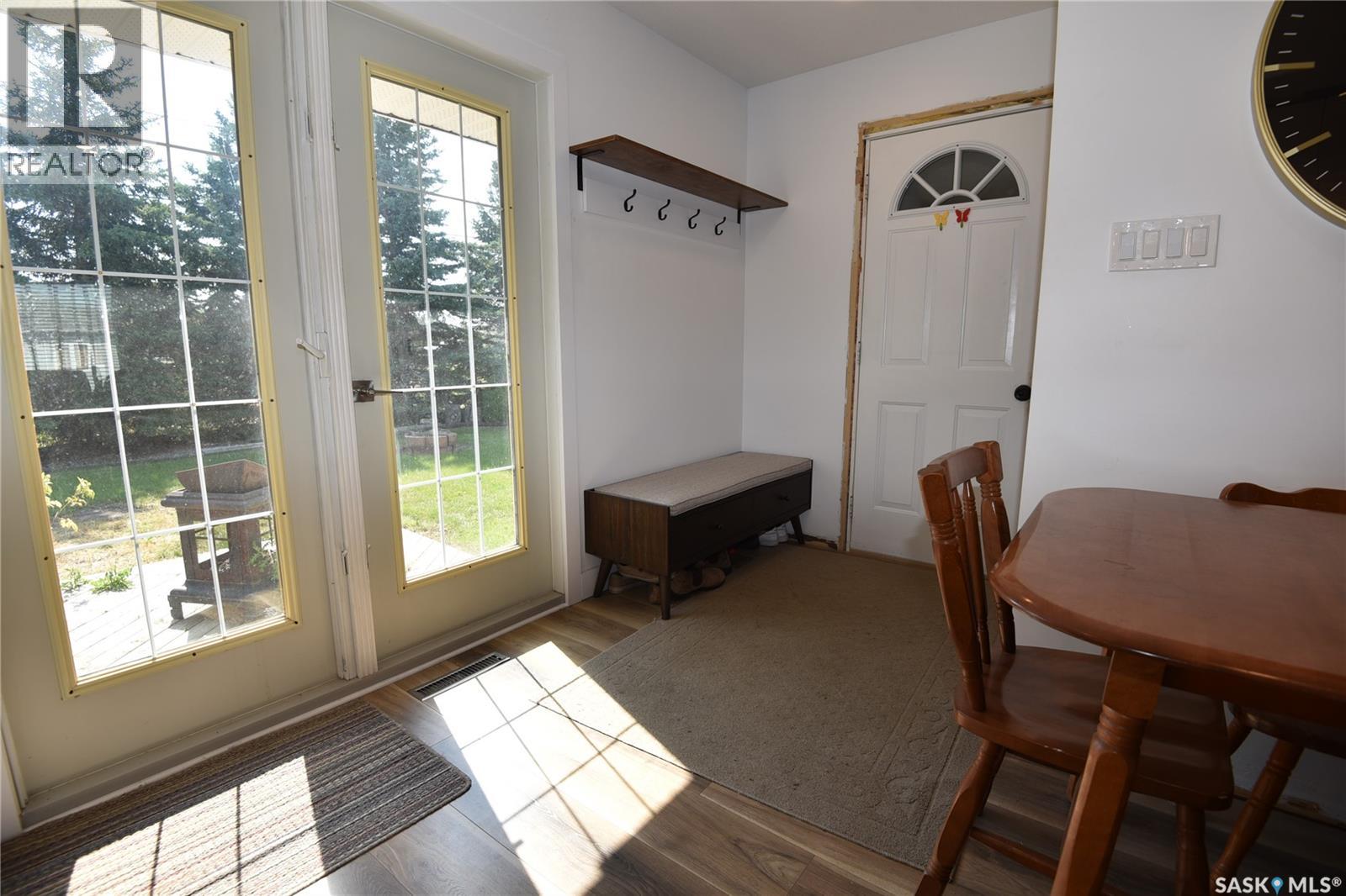 614 10th Avenue W, Nipawin, Saskatchewan  S0E 1E0 - Photo 3 - SK047224