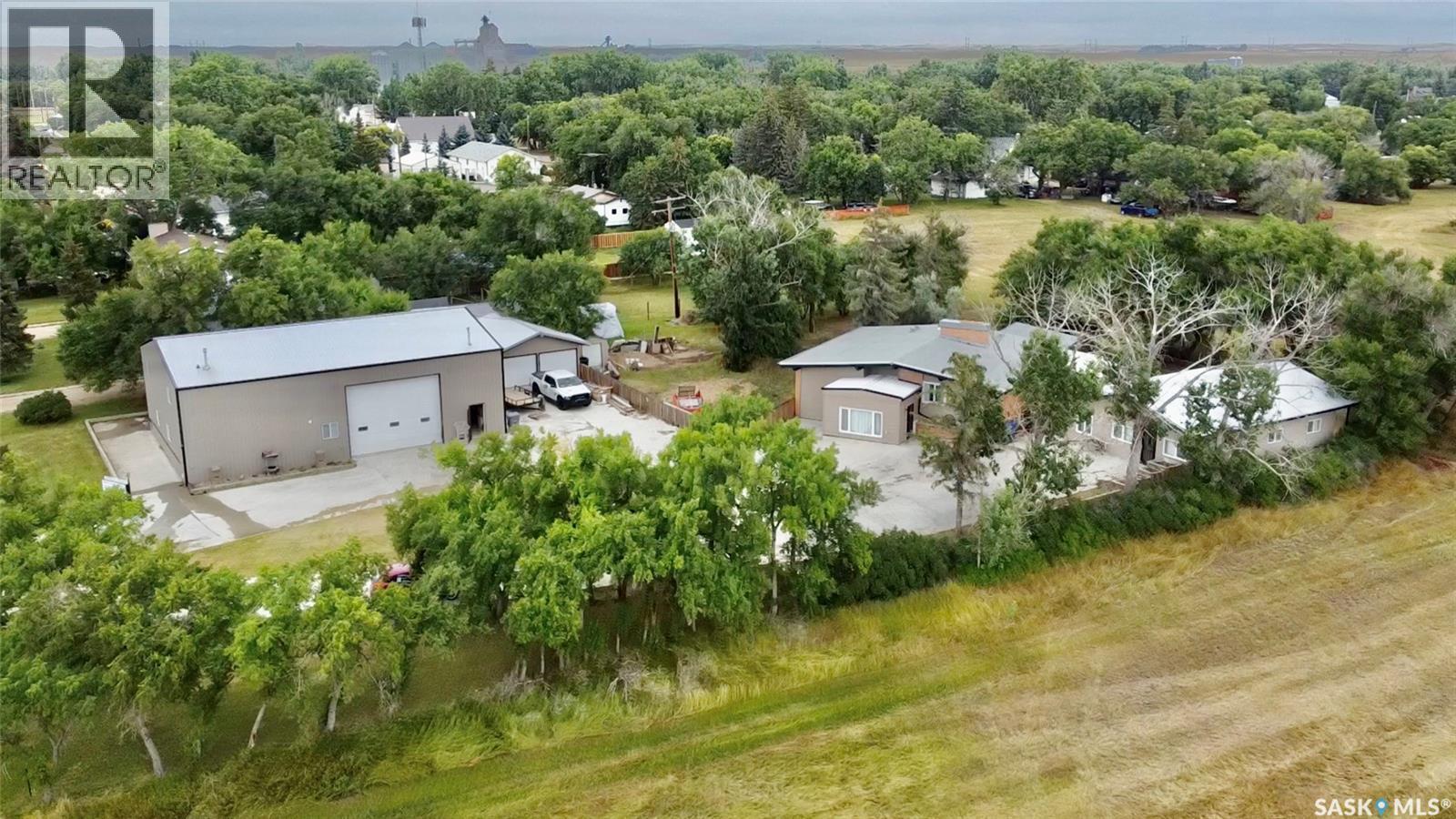 Chaplin Acreage - Two Houses And Large Shop, Chaplin, Saskatchewan  S0H 0V0 - Photo 3 - SK047126
