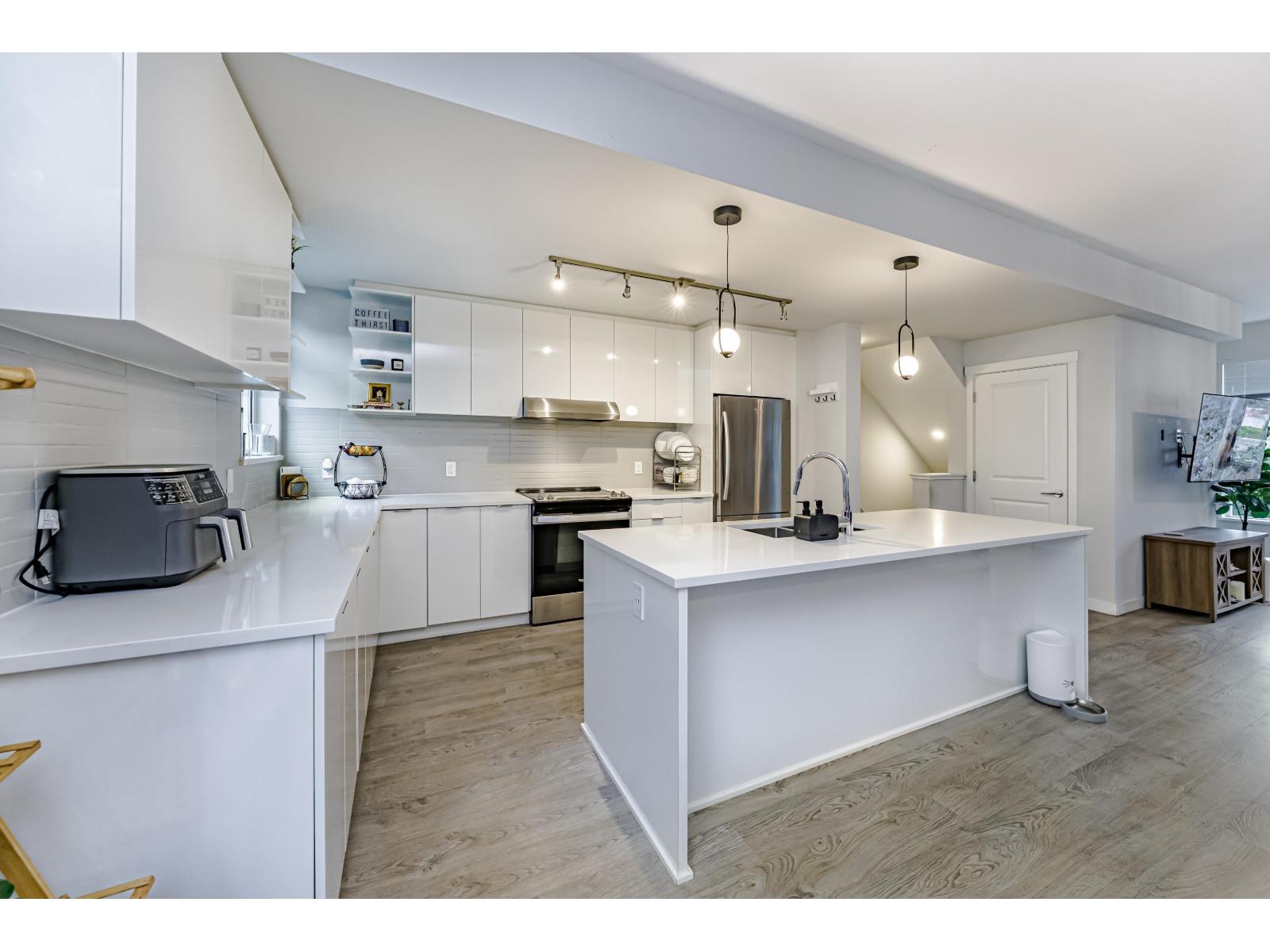 3 15151 EDMUND DRIVE, surrey, British Columbia