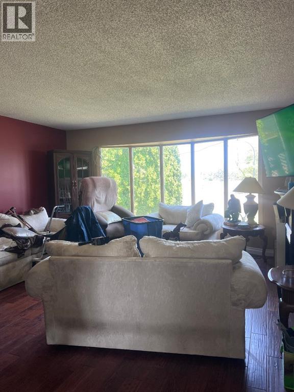 39 Nolan Street, Red Deer, Alberta  T4P 1Y8 - Photo 3 - A2334082