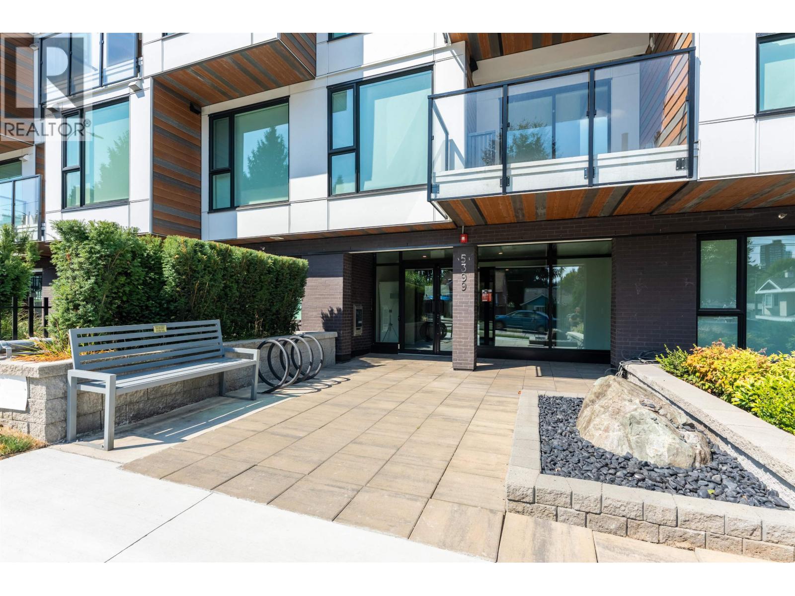 606 5399 Joyce Street, Vancouver, British Columbia  V5R 4H3 - Photo 3 - R3160497