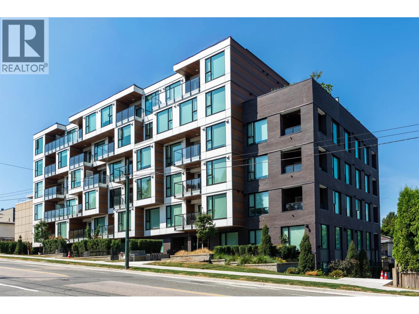 606 5399 Joyce Street, Vancouver, British Columbia  V5R 4H3 - Photo 2 - R3160497