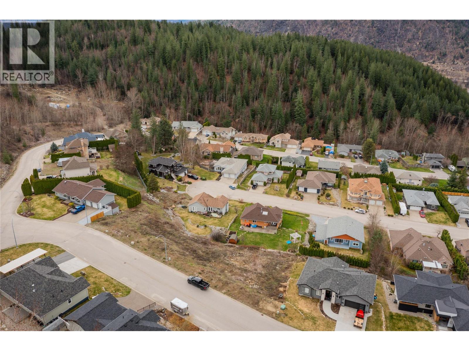 2450 Mcbride Street, Trail, British Columbia  V1R 4N8 - Photo 2 - 10399470