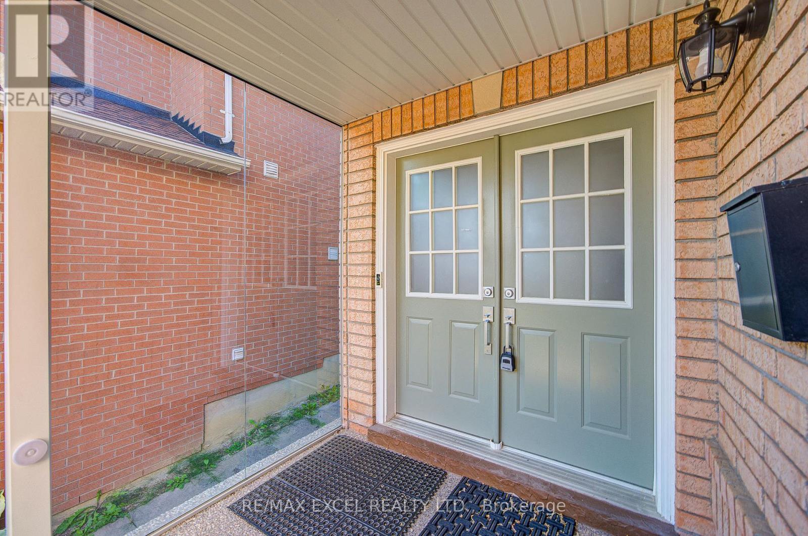 6 Sapphire Drive, Richmond Hill, Ontario  L4S 2E4 - Photo 4 - N13734186