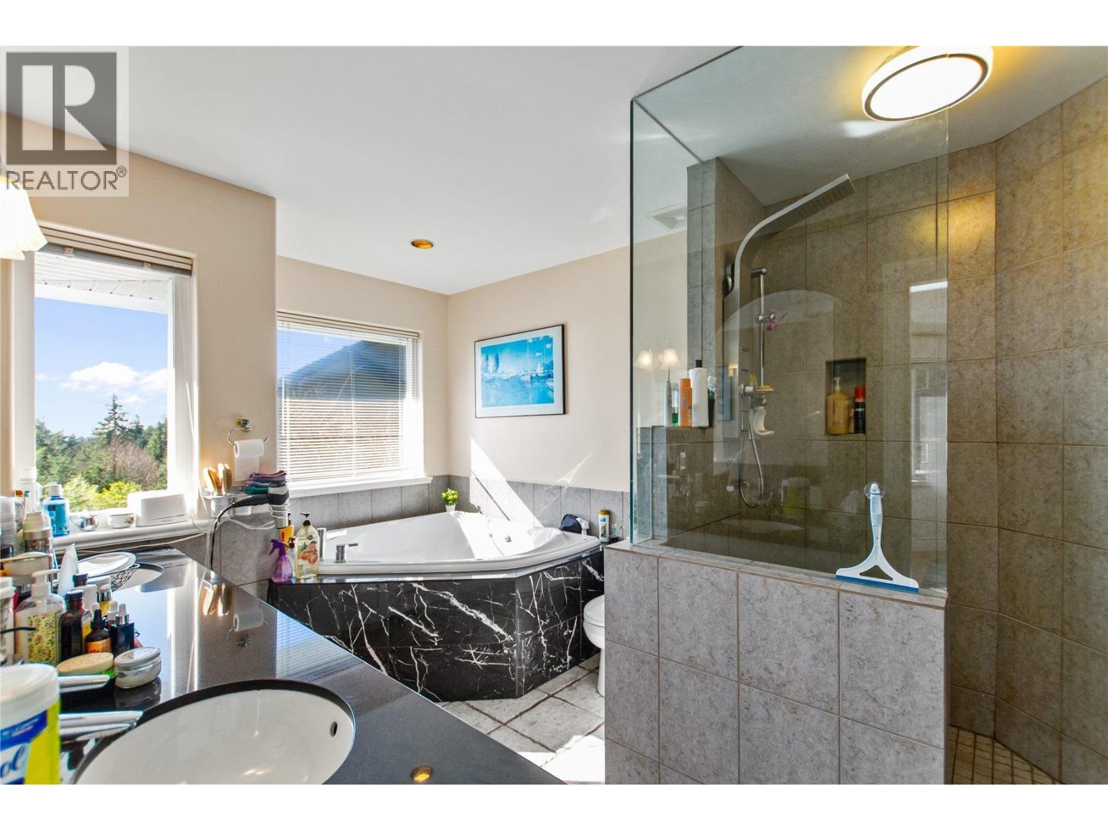 3866 Michener Way, North Vancouver, British Columbia  V7K 3C7 - Photo 19 - R3160565