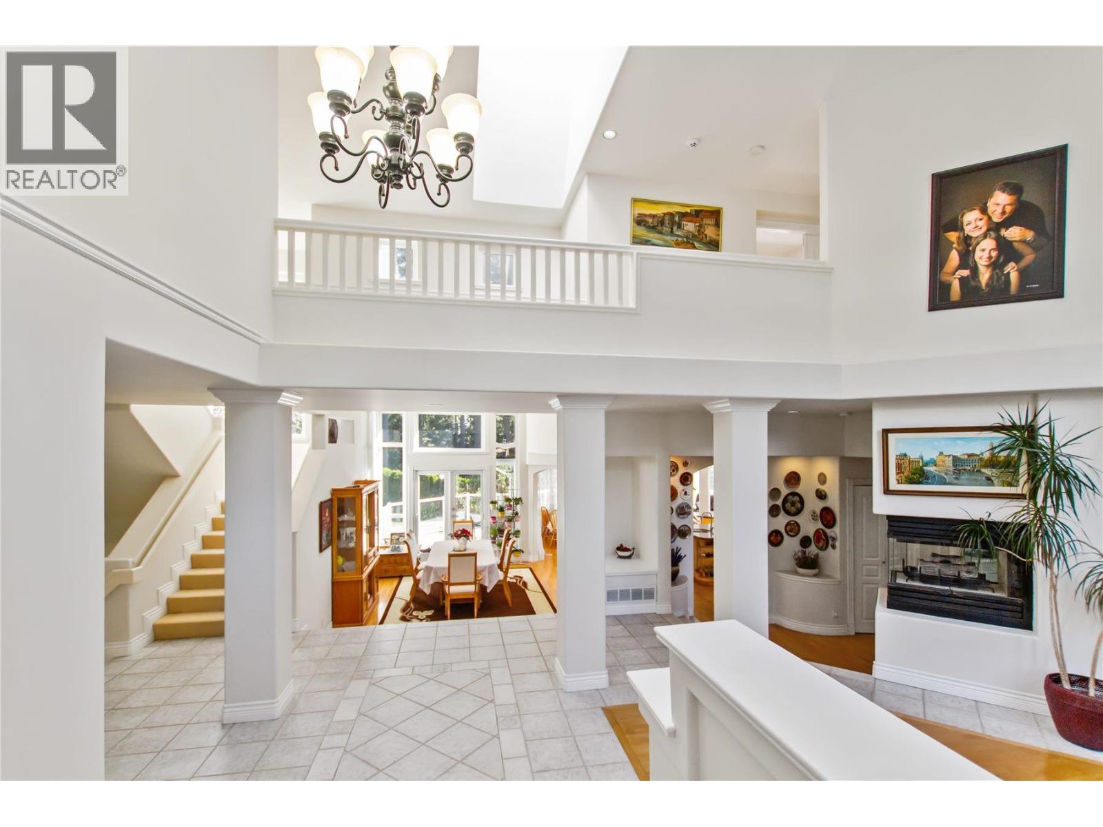 3866 Michener Way, North Vancouver, British Columbia  V7K 3C7 - Photo 4 - R3160565