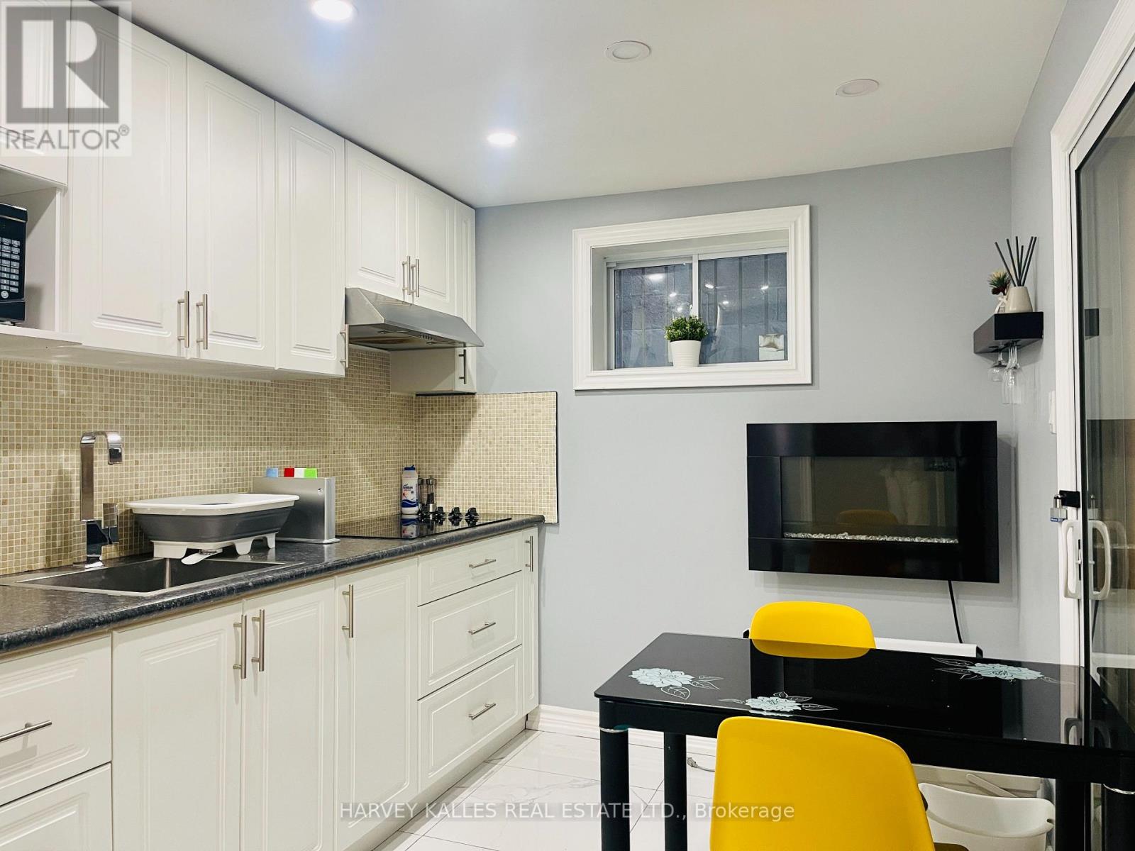 Lower - 1538 Davenport Road, Toronto, Ontario  M6H 2J1 - Photo 6 - W13734158