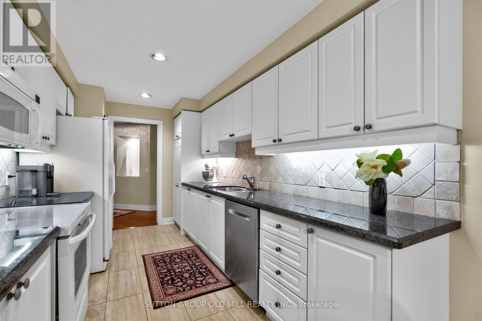 203 - 12 Old Mill Trail, Toronto, Ontario  M8X 2Z4 - Photo 11 - W13734194