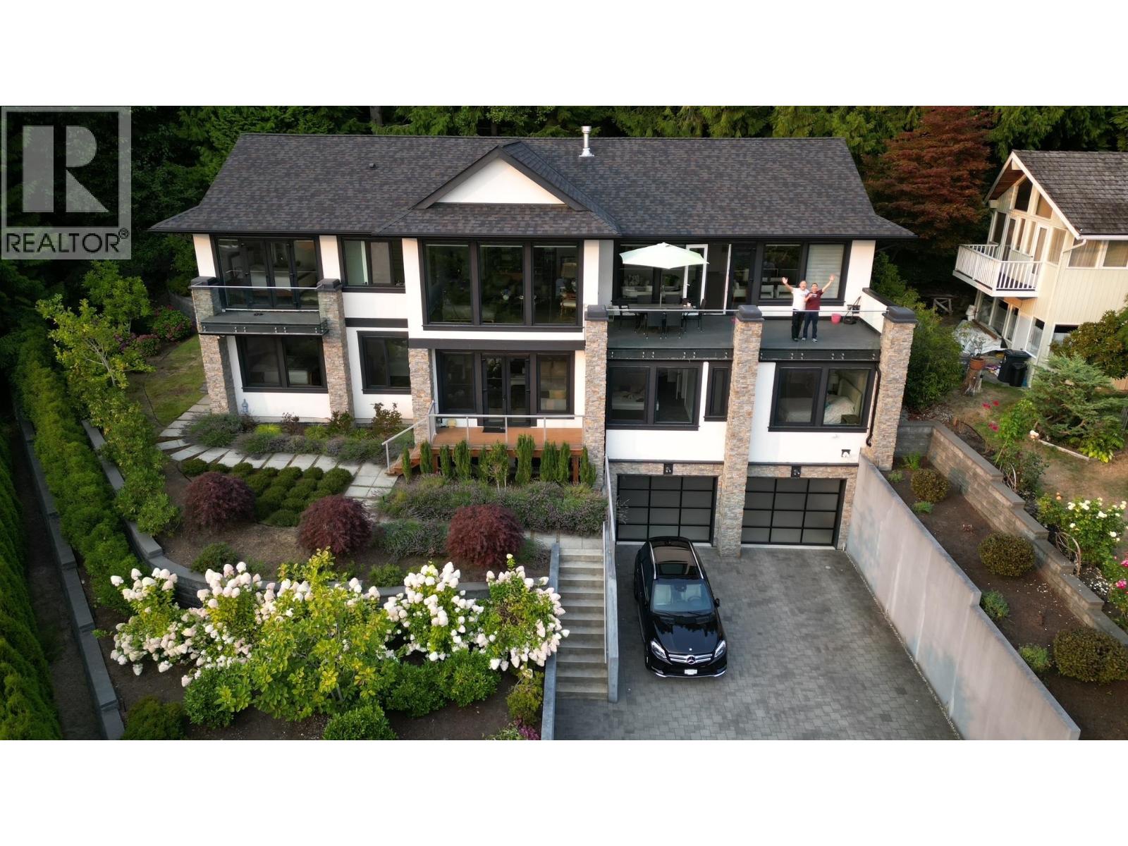 4816 Skyline Drive, North Vancouver, British Columbia V7R 3J3 - Photo 2 - R3160197
